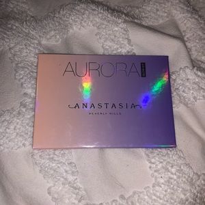 Anastasia aurora glow kit